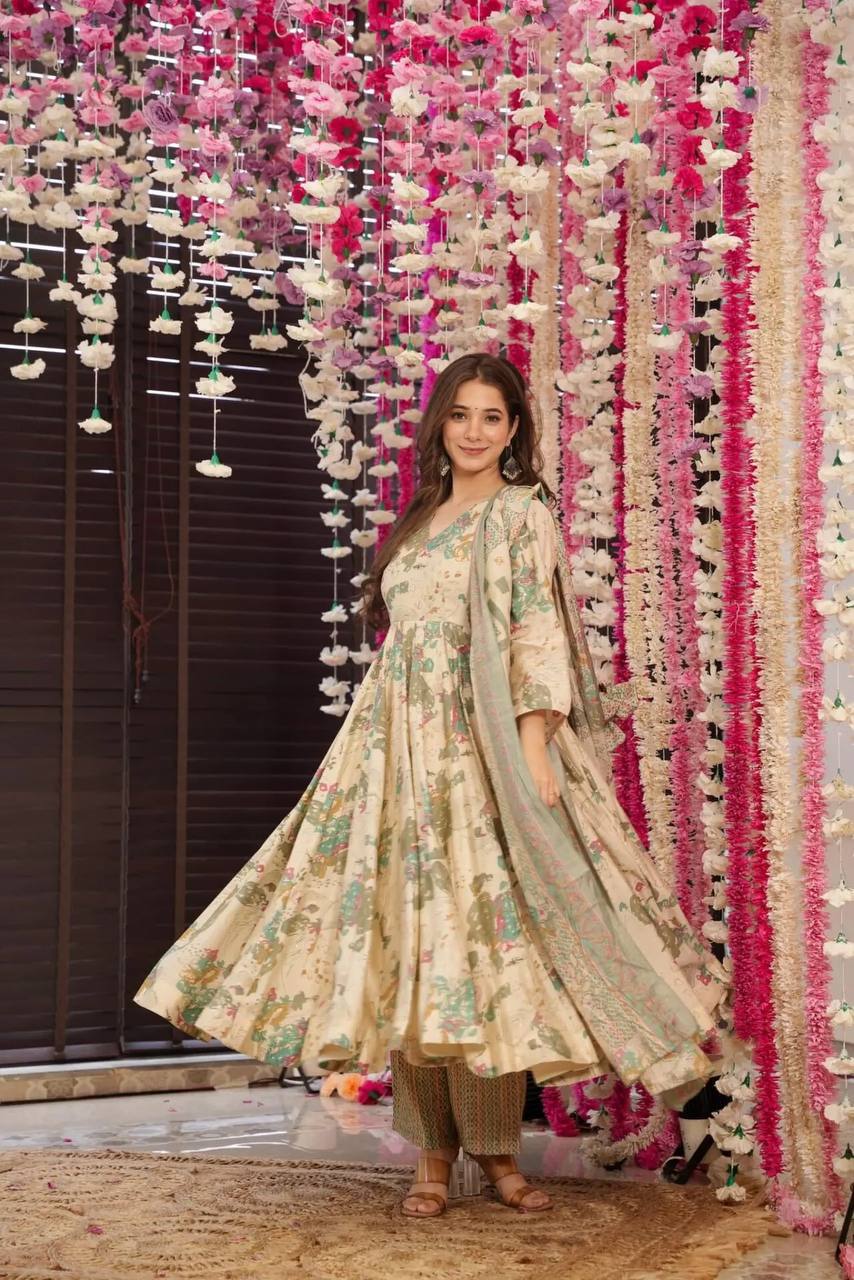 DELICATED SUIT SET