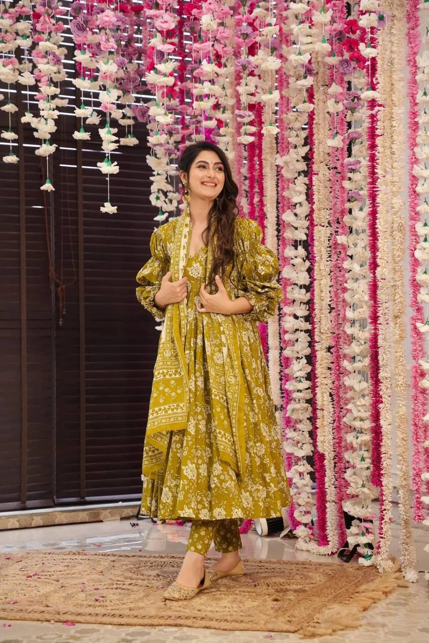 ERICA YELLOW SUIT