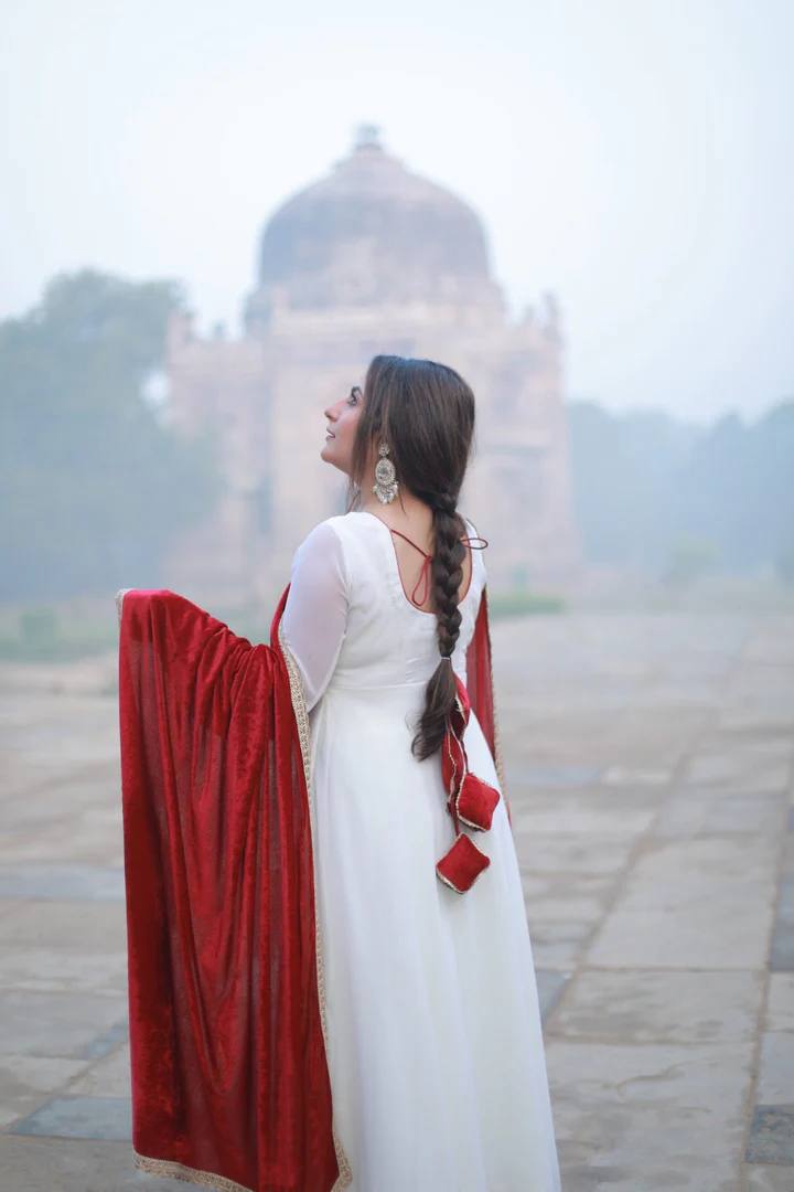 Naari Suit