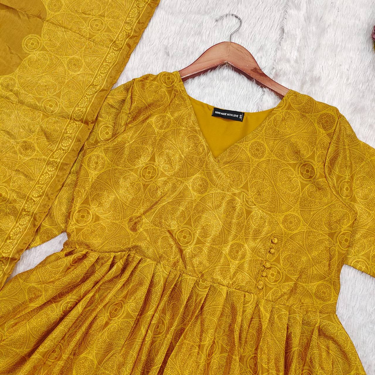 GOLDEN BHANDANI SUIT