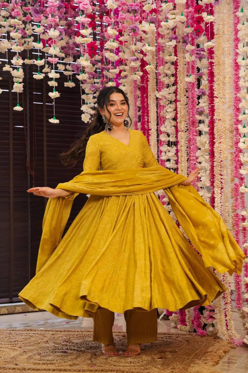 GOLDEN BHANDANI SUIT