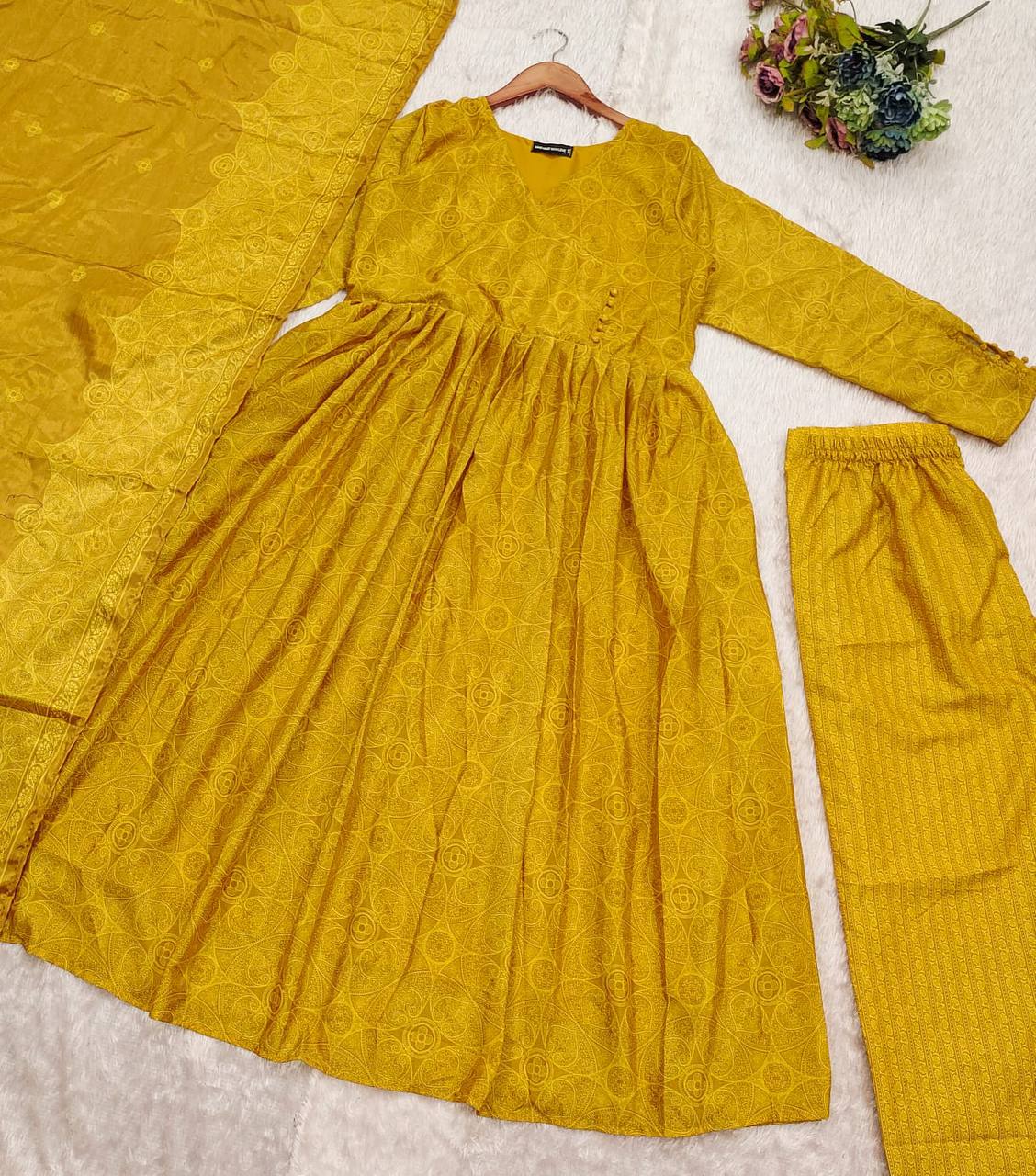 GOLDEN BHANDANI SUIT