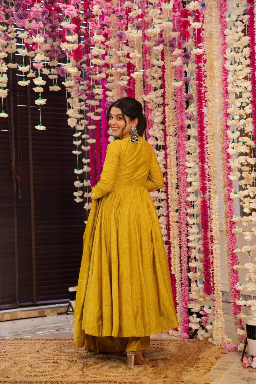 GOLDEN BHANDANI SUIT
