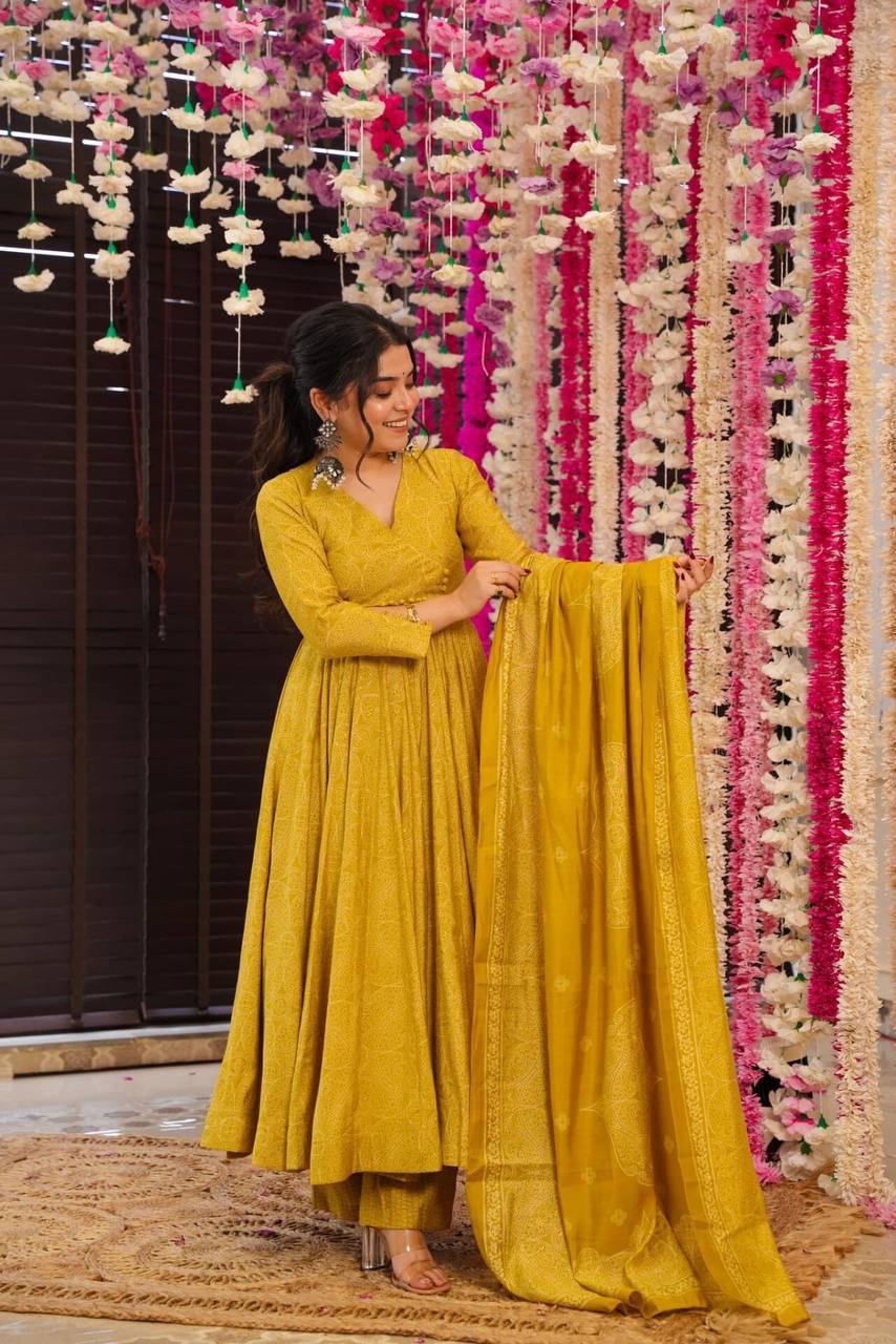 GOLDEN BHANDANI SUIT